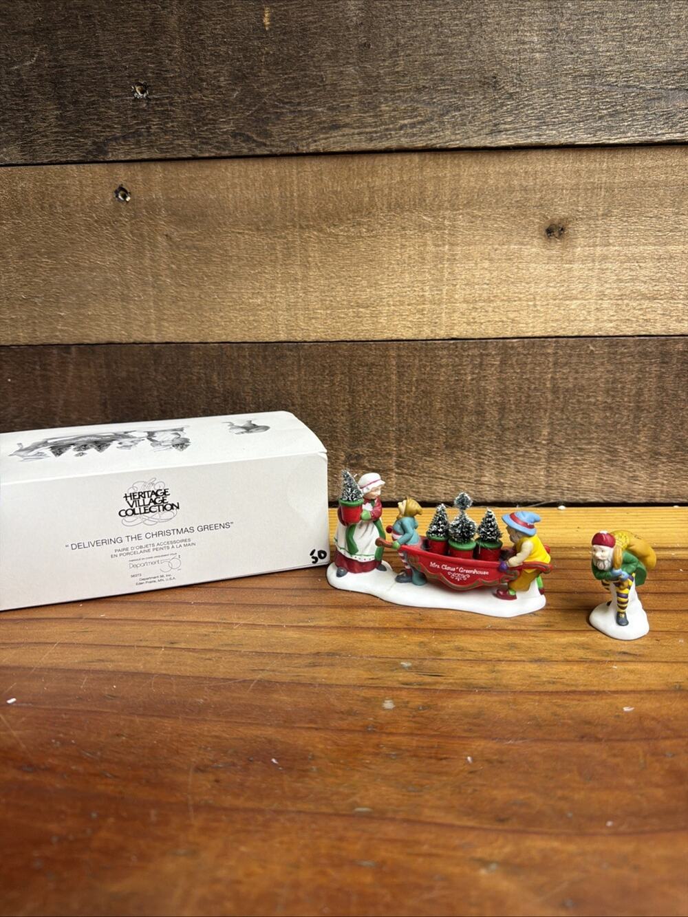 Dept 56 Delivering The Christmas Greens 2 Piece Set In Box